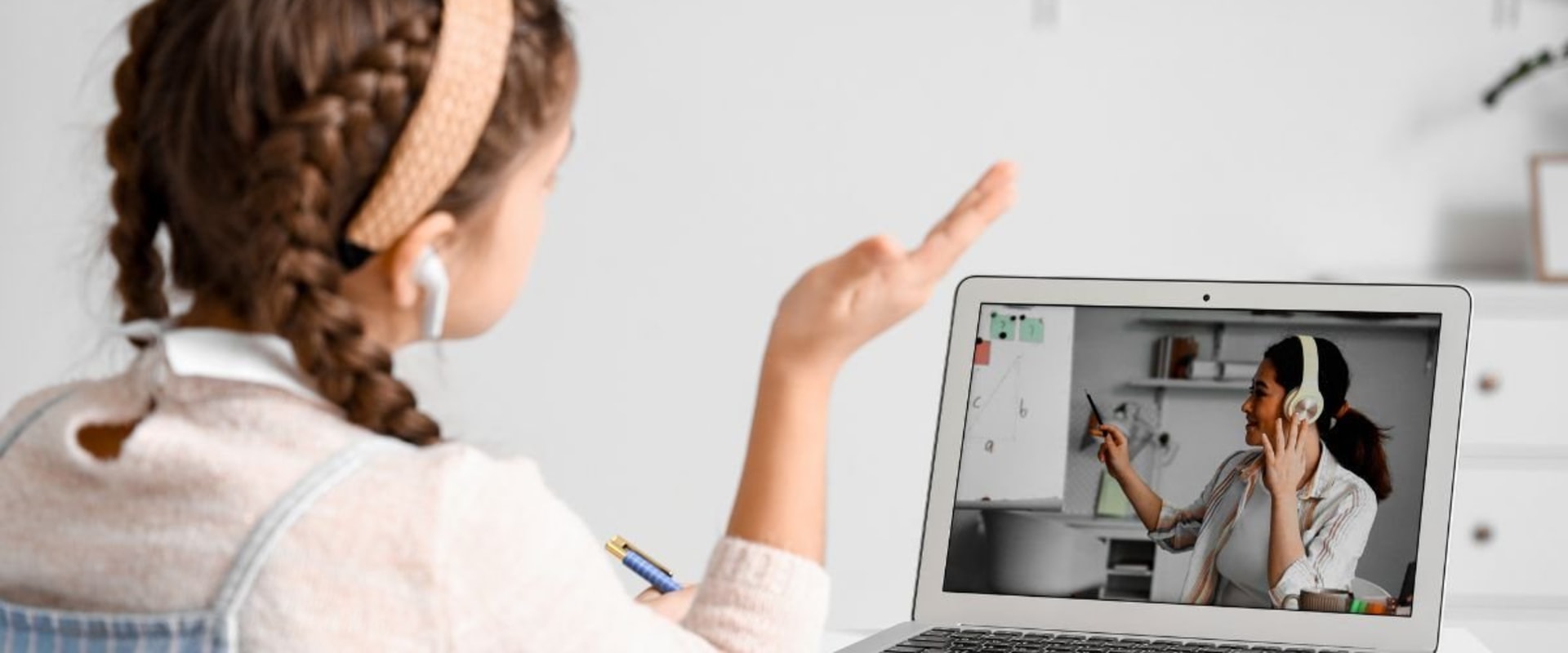 Pros and Cons of Using Online Tutoring Platforms: A Comprehensive Review